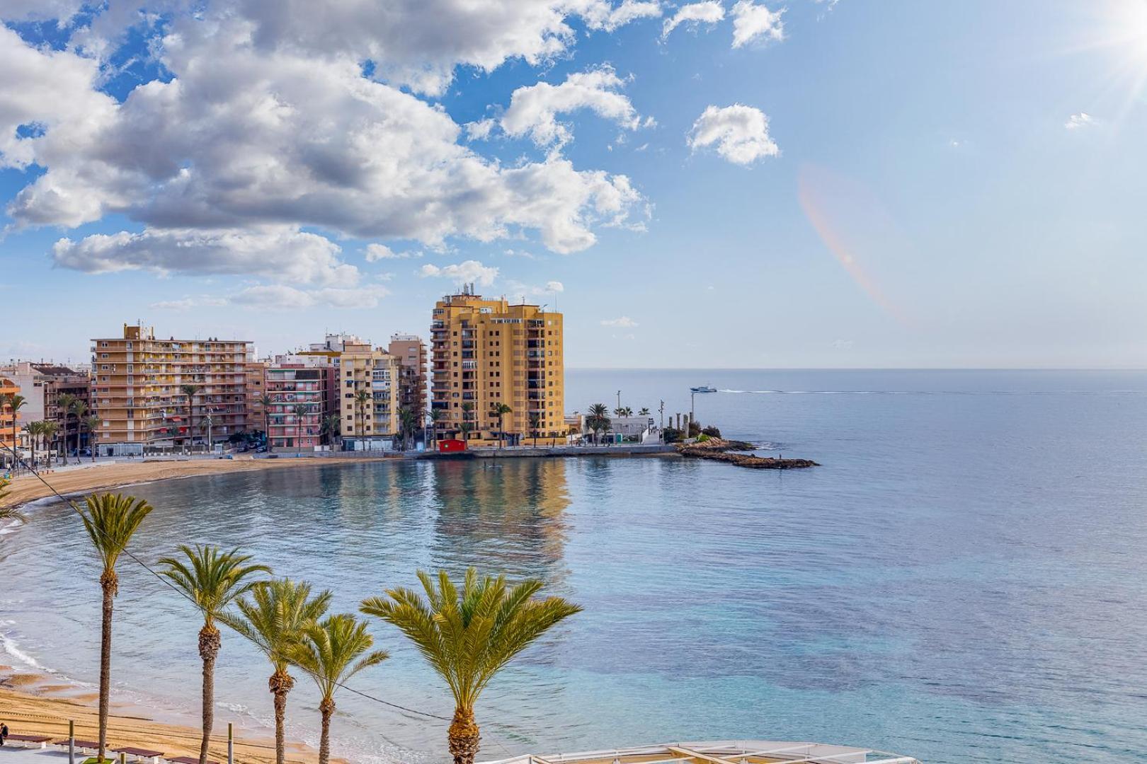 Concordia Beachside Apartment: Near Del Cura & Central Station Torrevieja Exterior photo